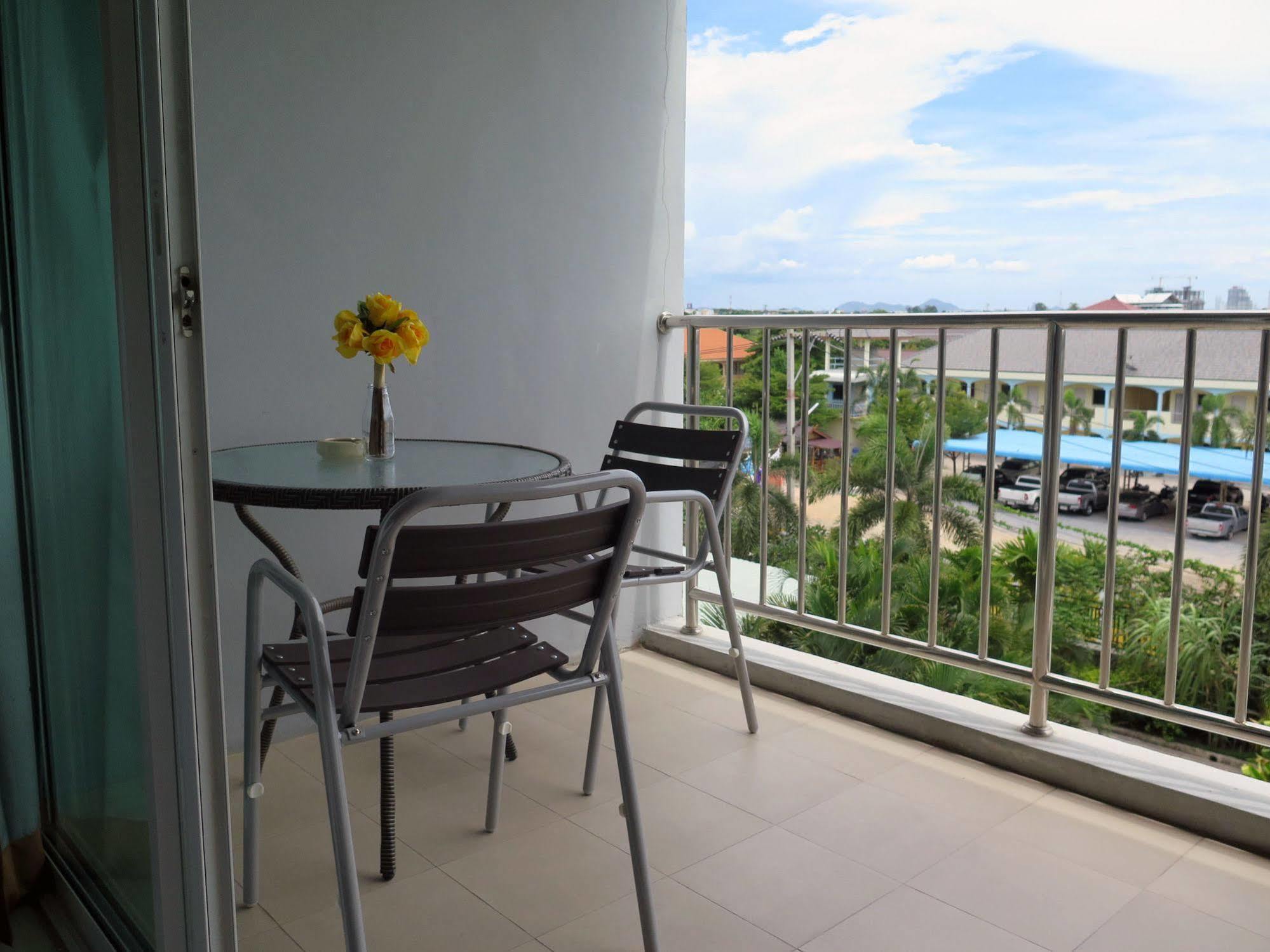 Oyo 829 Royal Thai Residence Jomtien Beach Zewnętrze zdjęcie